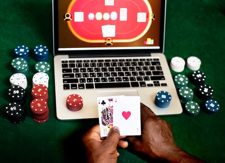 Pengguna mengakses halaman login asianbokie dengan perangkat mobile